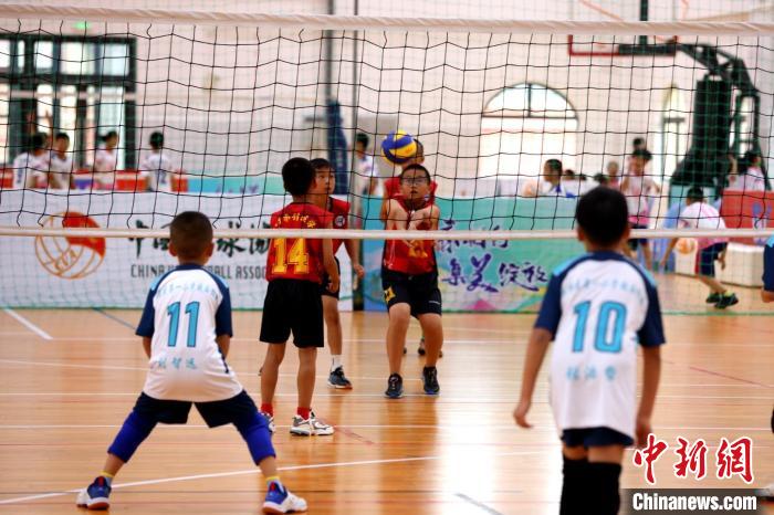 厦门揭幕2024年全国小排球锦标赛暨青少年夏令营