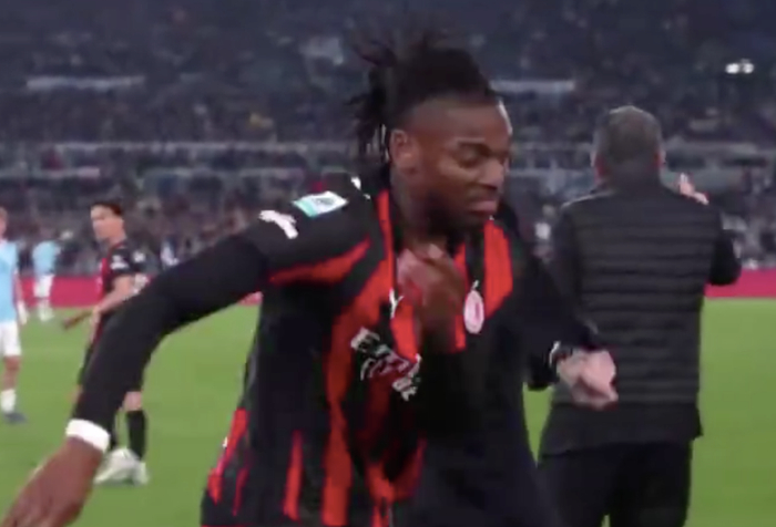 AC米兰客场0-1负拉齐奥 莱奥与阿莱格里爆发冲突