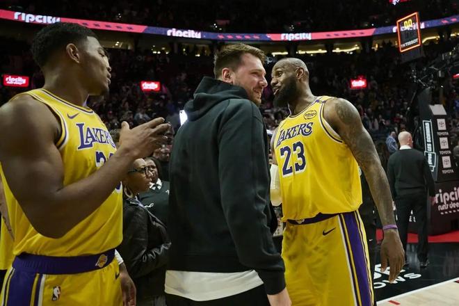 NBA四笔签约引关注 八村塁伤情缓解东契奇获周最