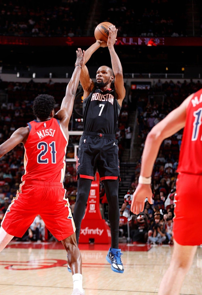 火箭惊险逆转鹈鹕重返西部前三 太阳惨败猛龙错