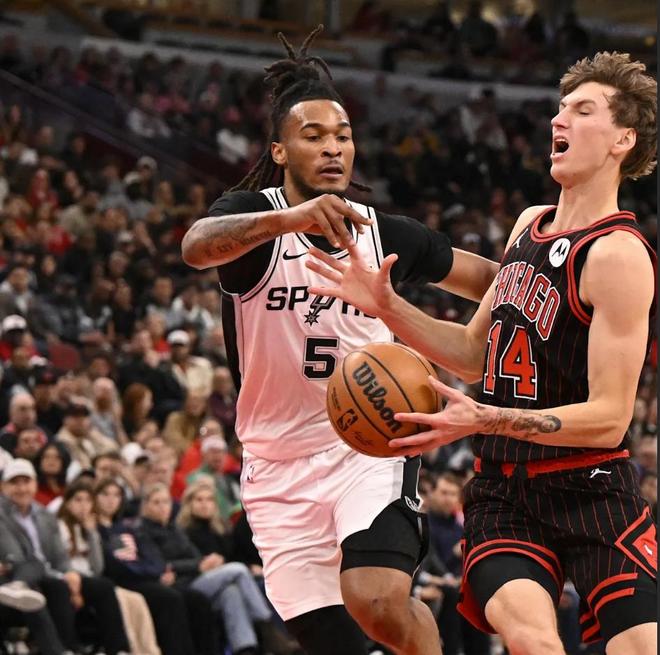 文班亚马创历史最快两双神迹 马刺豪取9连胜