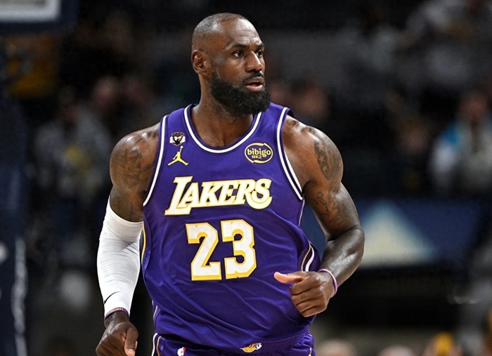 勒布朗·詹姆斯距离12000次助攻仅差2次，湖人战勇